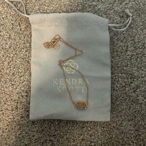 Kendra Scott Elisa Rose Gold Pendant Necklace in the Rose Gold Glitter Stone.